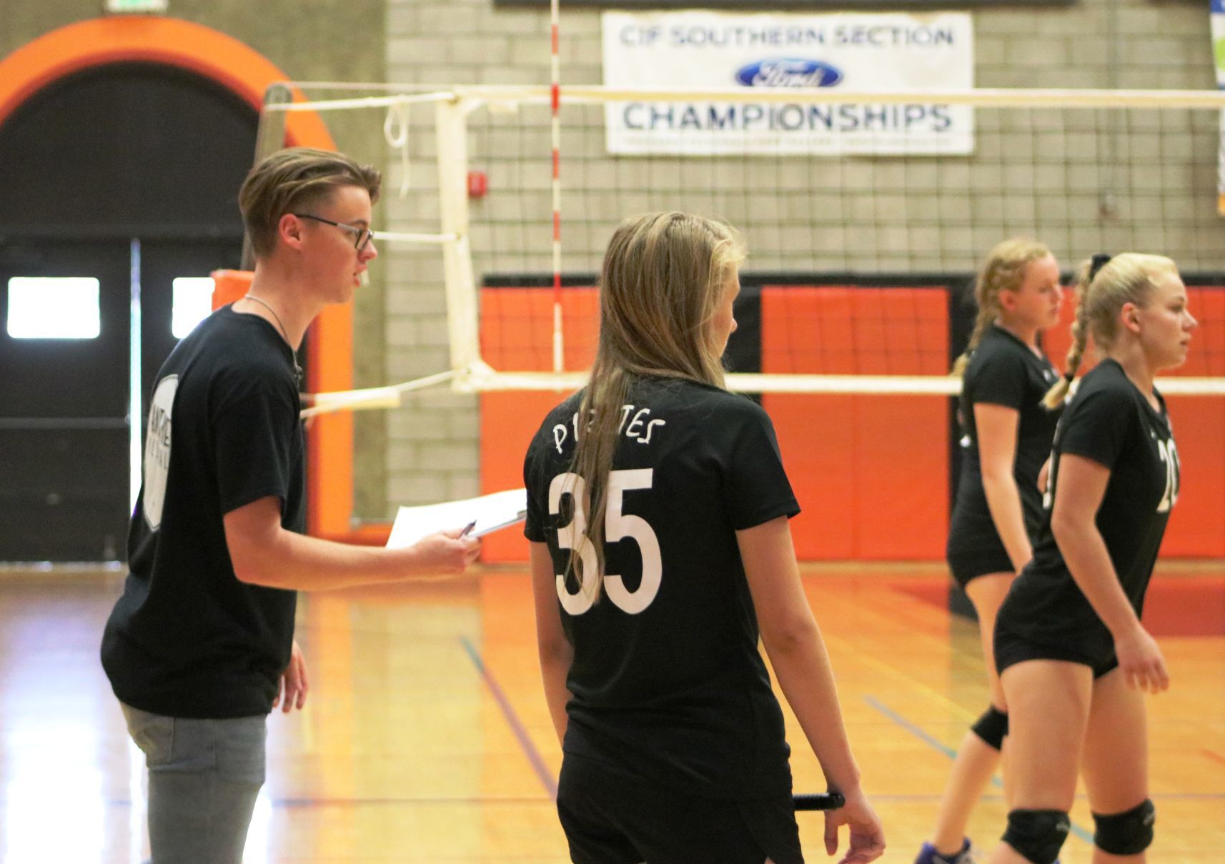 082818 MB SY volleyball 02.JPG